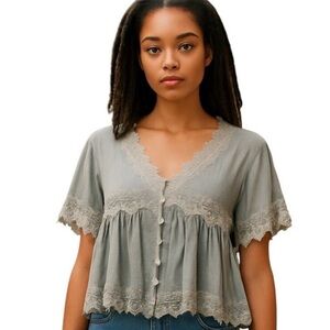 POL BOHO Cropped Blouse Short Sleeve Deep V-Neck Feathered Lace Gray size Small